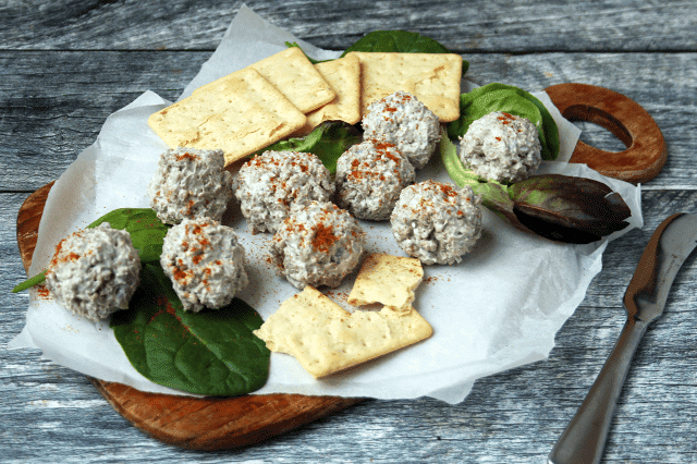 <strong>Easy Low Carb Beef & Onion Cheese Balls</strong>