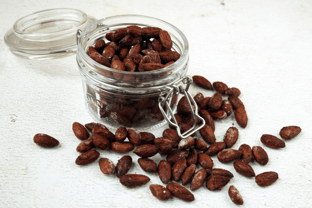 <strong>Homemade Toasted Cinnamon Almonds</strong>